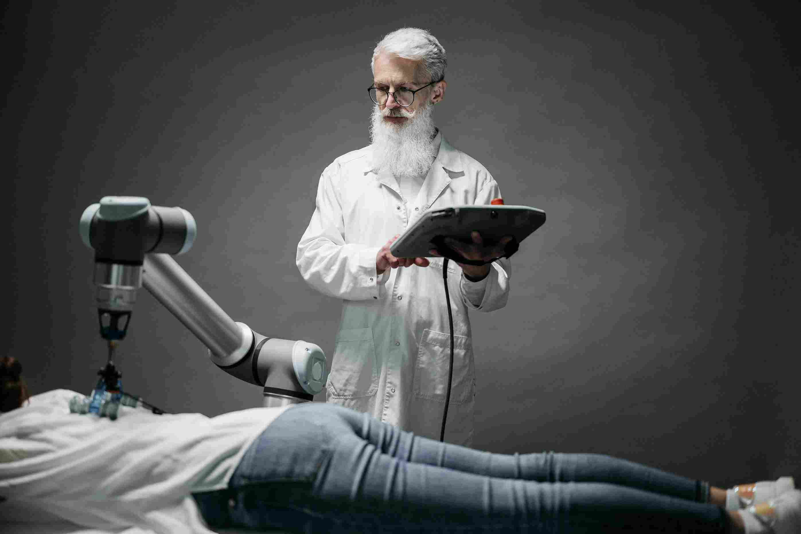 AI vs Traditional Healthcare Software What Washington Clinics Need in 2025