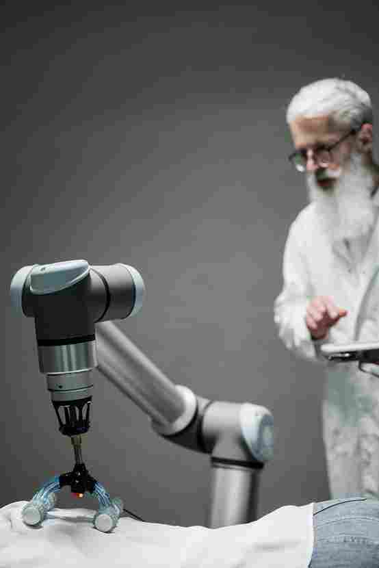 Top Challenges in Deploying AI in Hospitals